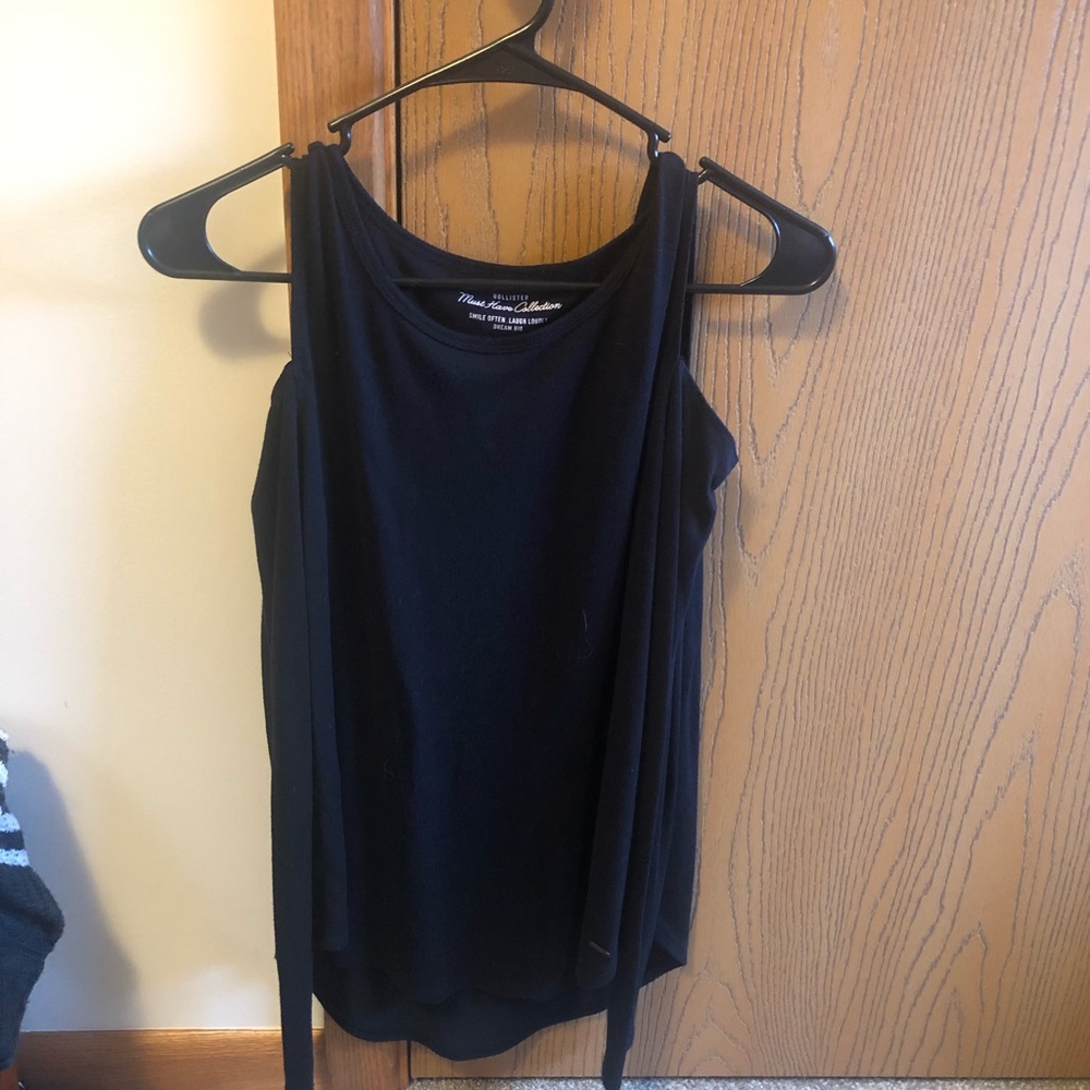 Cold shoulder black long sleeve